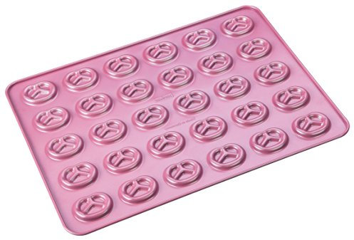 Zenker creative studio Brezel-Backblech, Backform für Snacks, Backblech mit Antihaftbeschichtung für 30 Brezen, kreatives Backen (Farbe: rosa, silber), Menge: 1 Stück