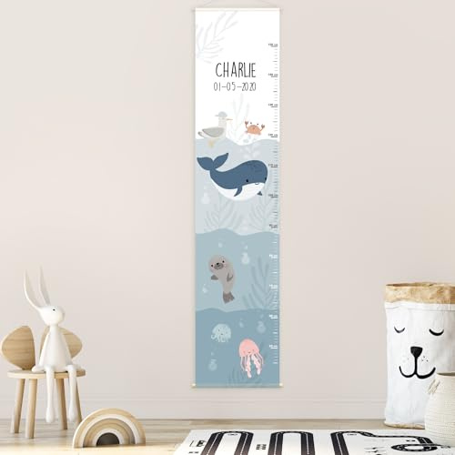 Stellasticker - Metro per misurare la crescita dei bimbi personalizzato – con nome e data di nascita – decorazione per cameretta – facile da appendere – design carino e colorato – 129x28 cm (Mare)