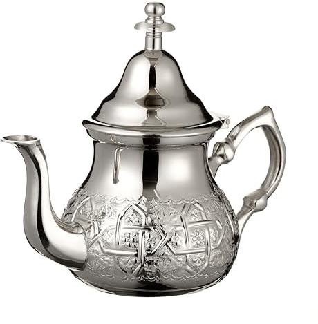 Théière marocaine argentée parfaite pour le thé à la menthe avec couvercle de poignée et filtre intégré authentique avec un motif gravé classique fait à la main (taille M)
