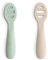 Mushie Cuillère D'apprentissage en Silicone | Lot De 2 Cuillères Pour Tout-Petits| Pour Bébé Pour Apprendre à Manger Seul | Lavable au Lave-Vaisselle | Cambridge Blue/Shifting Sand