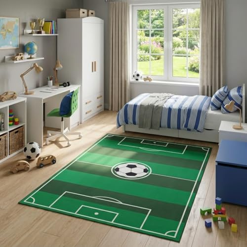 TAPISO Snooki Kinderteppich Fußball Grün rutschfest 80 x 150 cm | Kinder Teppich Strapazierfähig Pflegeleicht weich Deko OEKO-TEX