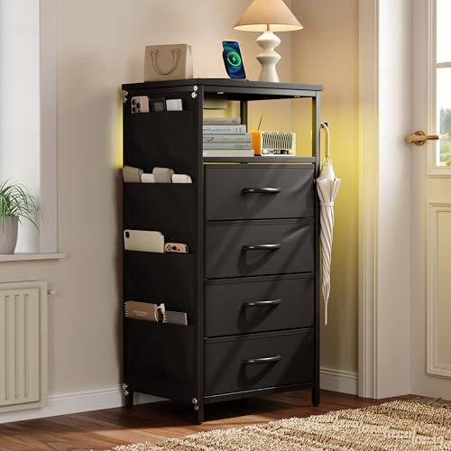 SUNFECILI Kommode Schrank Mit 4 Stoffschubladen und 4 Seitentaschen, Nachttisch mit 2 USB und LED, Schubladenschrank mit Haken, Sofatisch Aufbewahrungsregal Sofa-Beistelltisch (Schwarz)
