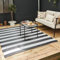 THE RUGS Rainbow Collection Outdoor-Teppich – leicht zu reinigen, wasserdichter Kunststoff-Teppich für Garten, Terrasse, Balkon, Camping – lebendiger Kunststoff-Strohteppich – gestreift schwarz/weiß,