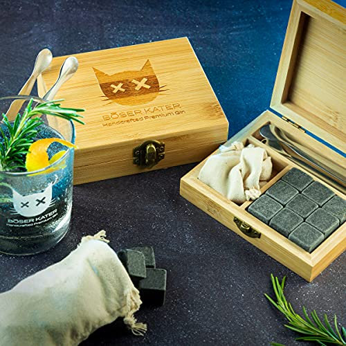 BÖSER KATER Steineiswürfel-Set | Hochwertige Holzbox mit Kater Gravur | 9 Eiswürfel mit Zange und Stoffbeutel | Verhindert Verwässern von Drinks | Wiederverwendbar & Nachhaltig