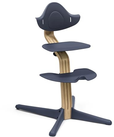 Stokke Nomi Stuhl, Eiche/Navy - Inspiriert zu aktivem Sitzen - Ohne Werkzeug stufenlos verstellbar - Inklusive Fußstütze und kippsicheren Rädern - Bis 150 kg belastbar