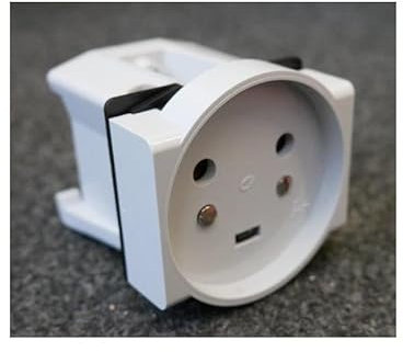 Legrand 004290 Prise de Courant Modulaire, 2P+T à Éclips, 3.5 Modules, 20A, 400V