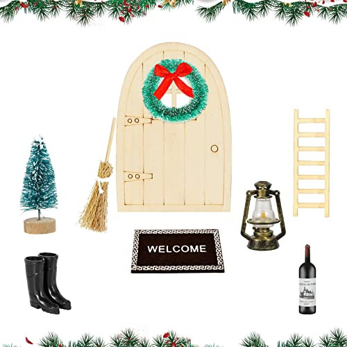 KATELUO Accessori Casa delle Bambole in Miniatura, Set di Decorazioni Natalizie in Miniatura, 9 PCS Porta Elfo Natale Kit con Albero di Natale, Ghirlanda, Stivali, Scopa, Lanterna, Tappeto etc.