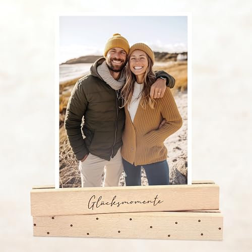 LOViLEE Kartenhalter Hol im 2er Set – Glücksmomente – Kartenständer Holz inkl. Postkarten Download – Fotohalter Holz, Fotoaufsteller, Fotogeschenke, Schön dass es dich gibt Geschenke