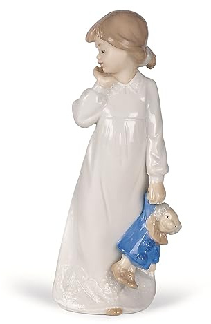 NAO Meine Stoffpuppe. Dekorative Figur eines Mädchens im Nachthemd aus glänzendem Porzellan. Zier-Skulptur eines Mädchens mit Puppe, in Pastelltönen dekoriert, für die Wohnungsdekoration.