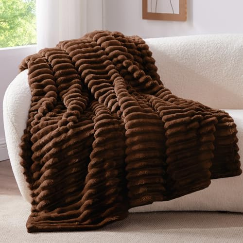 BEDELITE Kuscheldecke Flauschig Decke 150x200 - weiche XL Flanell Decken Dunkelbraun für Couch, Deko Streifen Cord Fleecedecke als Couch Überwurf für Wohnzimmer, Twin Blanket Wide Use
