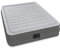 Intex 67768 - Luftbett in halber Einzelbettgröße Selbstaufblasend Dura-Beam Comfort Plush Mid-Rise, mit integrierter Elektropumpe, Geeignet für 2 Person, PVC, Mehrfarbig, 137x191x33 cm