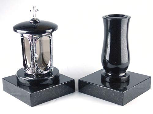 designgrab Grablampe aus verchromtem Aluminium mit Kreuz und Grabvase und 2 Stück Sockel eckig in Granit Schwedisch Black