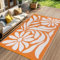 TUKDAK Outdoor Teppich Wetterfest 150×245cm, Orange Reversible Teppich für den Innen und Außen, UV-Resistant Carpet für Hinterhof, Leichtgewicht Recycelter Kunststoff Terrasse Matte für RV Balkon