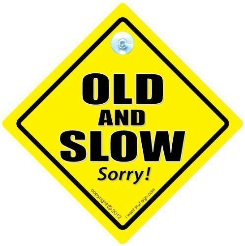DRIVING iwantthatsign.com - Old and Slow, alte und langsamen Car Sign, Baby an Bord Autoaufkleber, Gelb, Kunststoff, Autoschild, attraktiv