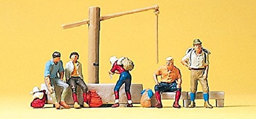 Preiser 1/87 th - PR10441 - Model Railway - Character at Rest Near City Well