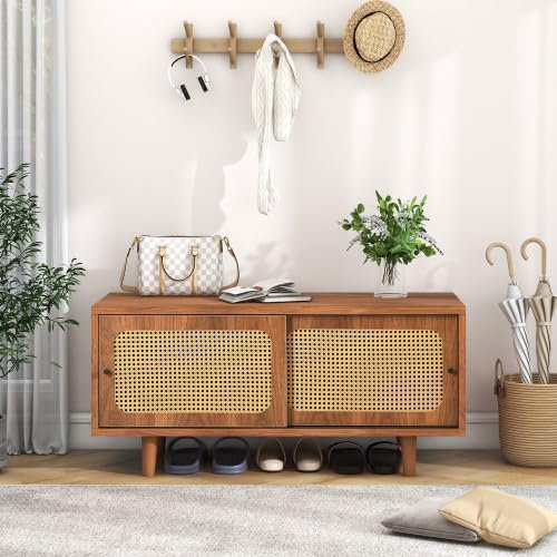 SogesHome Zapatero de ratán con 2 puertas con estante ajustable, color nogal, elegante zapatero para pasillo, salón y dormitorio, 104 x 40 x 48 cm