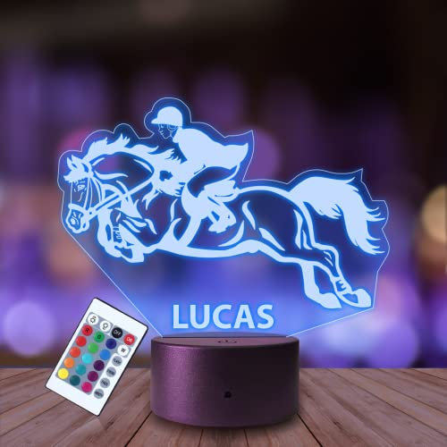 Plexido Nachtlicht Pferd Reiten Pferdeställe Illusion Lampe 3D Nachttischlampe Geschenk für Kinder Personalisiert Graveur Weltraum Kinderzimmer LED Licht Fernbedienung 16 Farbwechsel Wohnzimmer