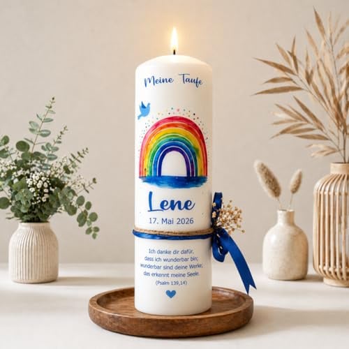 Eine personalisierte Taufkerze mit bezauberndem Design „Aquarell-Regenbogen in bunten Farben“ und leuchtenden Tönen. Ideal als Geschenk von Paten oder Gästen zur Taufe, Kommunion oder Konfirmation.