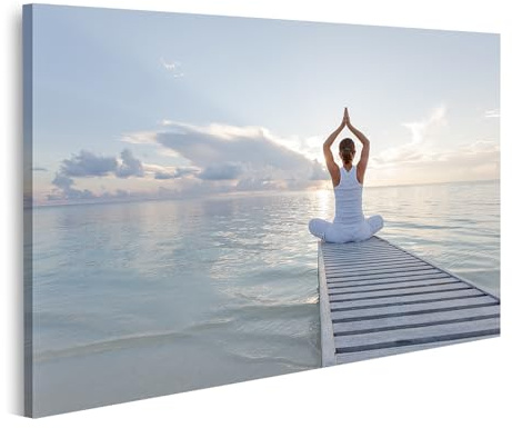 islandburner Bild auf Leinwand Frau Macht Yoga Am Meer Auf Einem Steg Im Morgenlicht Bilder Wandbilder Poster