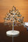 FASHIONZAADI Tigerauge-Edelsteinbaum mit weißem, rundem Scheibensockel – Feng Shui Bonsai Geldbaum – Tischdekoration – Chakra Balancing Tree – Wohnzimmer & Heimdekoration – Silberdraht Baumgröße –