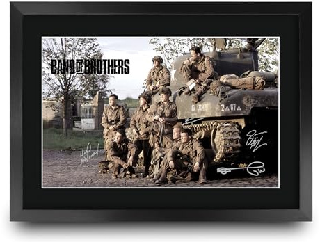 HWC Trading Band of Brothers Scene 1 Geschenke Gedrucktes Signiertes Autogramm Foto für Fans von Fernsehn Memorabilien - A3 Gerahmt
