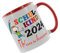 Crealuxe Kaffeetasse - Schulkind 2025 (Wunschname) - Einschulung Geschenke Tasse, bedruckte Keramiktasse, Tasse mit Spruch, Hochwertige Kaffeetasse, Tasse personalisiert mit Name (Rot)