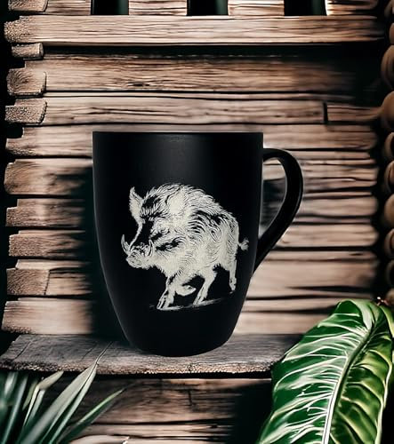 Tasse mit Gravur/auf Wunsch auch mit Text/gummierte Oberfläche/Farbe Schwarz/Porzellan/Personalisiert/Geschenk/mit Tier-Motieven (Wildschwein)