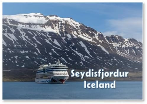 Seydisfjordur Island - Das deutsche Kreuzfahrtschiff Aida vor dem Seydisfjordur Hafen auf Island ankert im Fjord vor Seydisfjordur Hafen auf Island Design 1 Kühlschrankmagnet