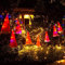 LED Weihnachtsmütze Weihnachts-Haing Beleuchtete Dekoration mit 8 Leuchtenden Weihnachtsmützen und 10 Kleinen Glöckchen, Batteriebetriebene LED-Lichterkette, Weihnachtliche Dekorative Lichter für