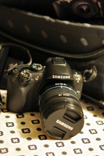 Samsung NX11 Fotocamera, schermo da 7,6 cm (3 pollici), 14,6 Megapixel, stabilizzatore d'immagine, incl. obiettivo 18-55 mm II OSI i, colore: Nero