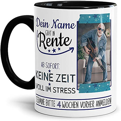 Tasse zum Ruhestand - mit Spruch - mit Name und Foto Personalisieren - Geschenk für Männer, Abschiedsgeschenk, Rente - Hochwertige Keramik, Innen & Henkel Schwarz, 300 ml