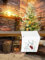 KAMACA Tischläufer 40x85 cm mit filigraner Stickerei Küche Esstisch Tisch Dekoration Eyecatcher in Herbst Winter Weihnachten (Rentier mit rotem Schal)