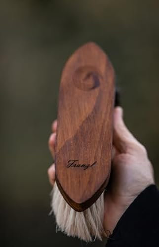 Equimour Personalisierbare Pferdebürste Glanz-Bürste – Holzbürste mit weichen Rosshaarborsten für sanfte Fellpflege & strahlenden Glanz | Geschenk für Reiterin, Pferdemädchen, Pferd & Pony