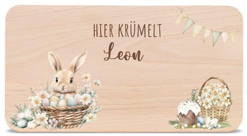 GRAVURZEILE - Frühstücksbrettchen aus Holz - Osterhase im Korb - Personalisiert mit Namen - Oster-Geschenk für Kinder - Osterdeko Brettchen - Lebensmittelechter Druck (GreenGuard Gold) - 22,5x12,5 cm