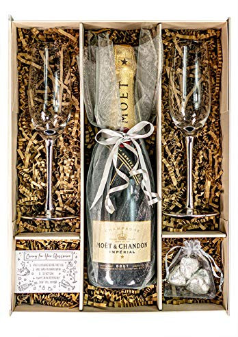 Moet & Chandon 75cl Silver Champagne Gift Box Hamper with Matching Champagne Flutes & Chocolates, Gift Boxed - Silver Wedding Anniversary Hamper For Couples (Metallic Stems)