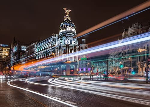 Displate - Poster aus Metall - Magnet-Montage - World Class Photos - Cityscapes - Madrid Traffic - Größe M - 32x45cm Matt
