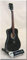 ARTSTUDIO35 JOHNNY CASH Miniatur Gitarre Schwarz mit Plektrum