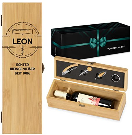 Maverton Bambus Weinbox für 0,7L Weinflasche Wein Holzbox + 4er Weinzubehör | Für 0,7L Weinflasche + Aufdruck + 4er Weinzubehör, Weinset aus Bambus, Geschenk zum Geburtstag für Herren