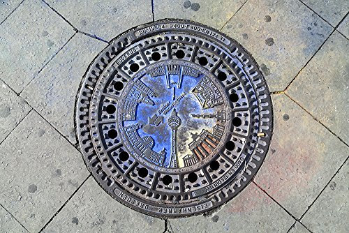 Pixblick - Gullideckel von Berlin - Hochwertiges Wandbild - Poster 150 x 100 cm