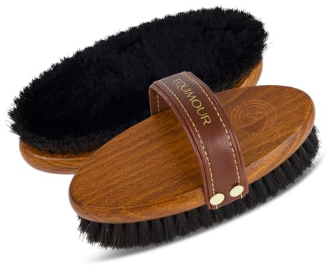 Equimour Schafwoll-Glanzbürste | Pferdebürste mit Rosshaar-Borsten und Schafwoll-Kern – hochwertiger Holzgriff mit veganer Lederhandschlaufe zur Staubentfernung, Fellglanz & rückfettenden Pflege