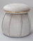 Qiyano Pouf Sitzhocker aus weichem Samtstoff in Taupe in Kegelform Pilzform für Wohnzimmer, Schlafzimmer, Kinderzimmer, Kunstlederverzierung in Gold, Höhe ca. 55 cm, Farbe: Taupe