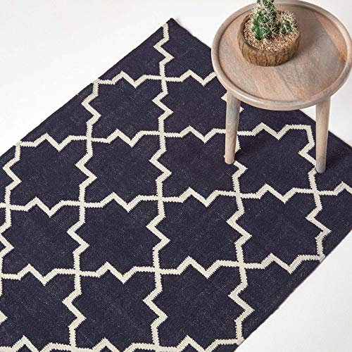 HOMESCAPES Edmonton Navy Blue & White Handwoven Kilim Rug for Living Room Geometric Pattern 100% Cotton Rug, 90 x 150 cm