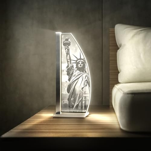 Luverre Tischlampe | LED-Leuchte | Glas-Leuchte mit Gravur für Nachttisch, Kommode, Wohnzimmer | Sehenswürdigkeit, Monument (Statue of Liberty, Segel | silber)