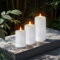 Solar LED Stumpenkerzen mit Flammen Effekt 3er Set - 15/12 / 10 cm - Künstliche Kerze warm weiß für Außen mit Flackereffekt - Garten Tisch Deko Beleuchtung Outdoor Solarkerze flackernd