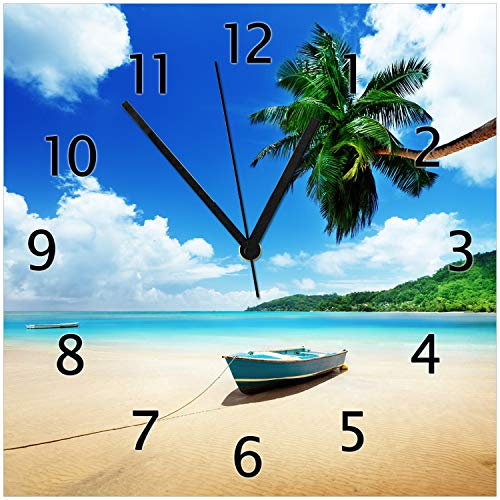 Wallario Design-Wanduhr Urlaub am Palmenstrand unter Palmen mit Fischerboot aus Glas, Motiv-Uhr Größe 30 x 30 cm, Schwarze Zeiger