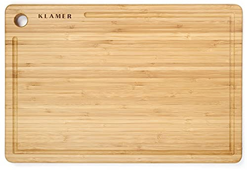 KLAMER Schneidebrett Bambus rutschfest mit Saftrille – Premium Holz-Brett, 38x25x2cm, leicht reinigbar, antiseptisch, umweltfreundlich, Natur-Holz