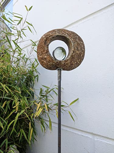 Zen Man Garten Gartenstecker mit Glaskugel Naturstein Beetstecker Gartendeko H120cm B13cm