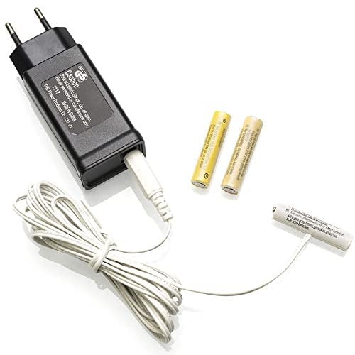 Konstsmide, 5153-000, Netzadapter für Batterieartikel von Konstsmide mit 3 x AAA 1.5V Batterien, 4.5V, weißes Kabel