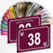 Hausnummernschild mit Motiv - Nummernschild aus PVC - Gravierte, personalisierbare Tafel 15 x 10 cm (Bordeaux + Motiv)