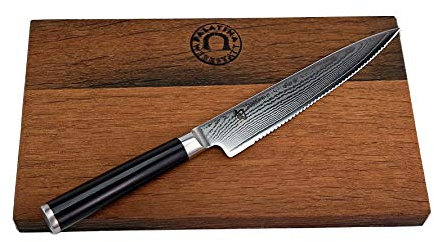 Kai Shun DM-0722 Tomatenmesser mit Wellenschliff, ascharfes Damastmesser, 15 cm Klinge + von Hand gefertigtes Fassholzbrett (Eiche), 25x15 cm